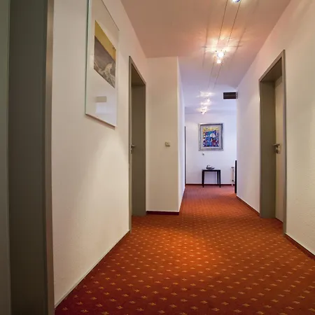 Am Braunen Hirsch 3*